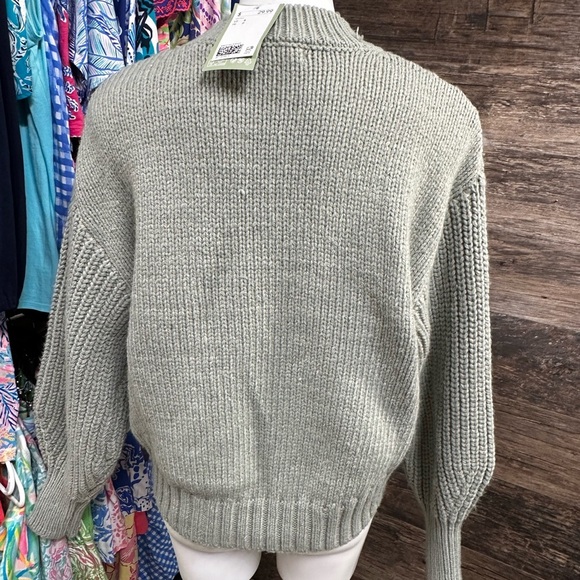 H&M Women's Sage Green Cable Knit Sweater - Picture 4 of 11